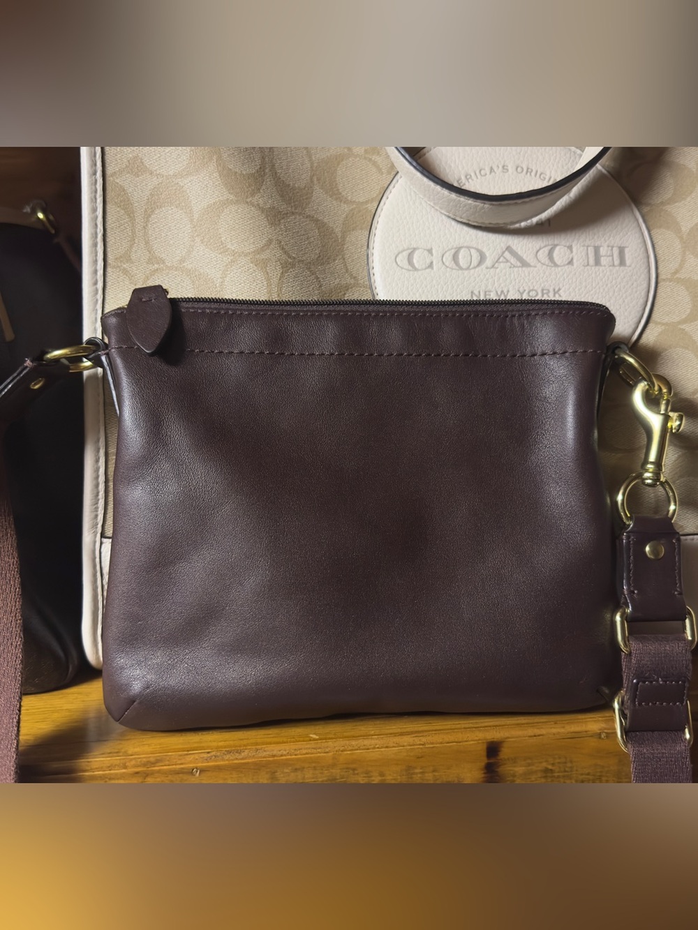 Vintage Chic Coach Chocolate Leather Crossbody Bag - Picture 3 of 8